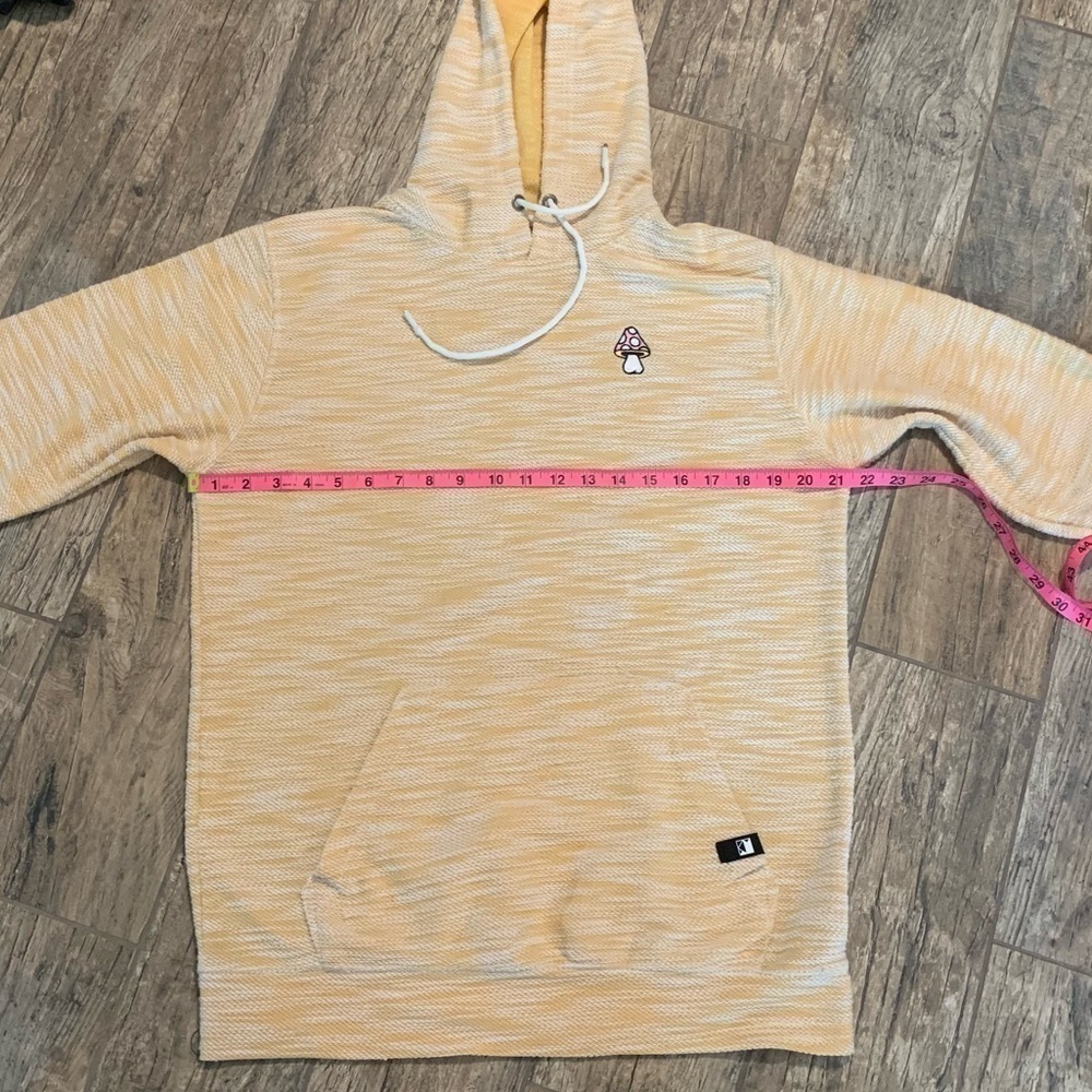 Dikotomy mustard/white hoodie with embroidered mushroom detail - Picture 4 of 5